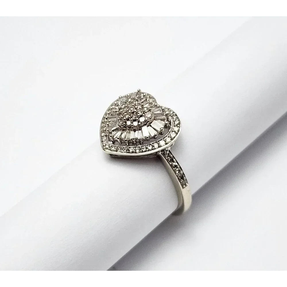 Unique 14K Karat Solid White Gold Designer Ladies Heart Diamond Ring - Size 7.25